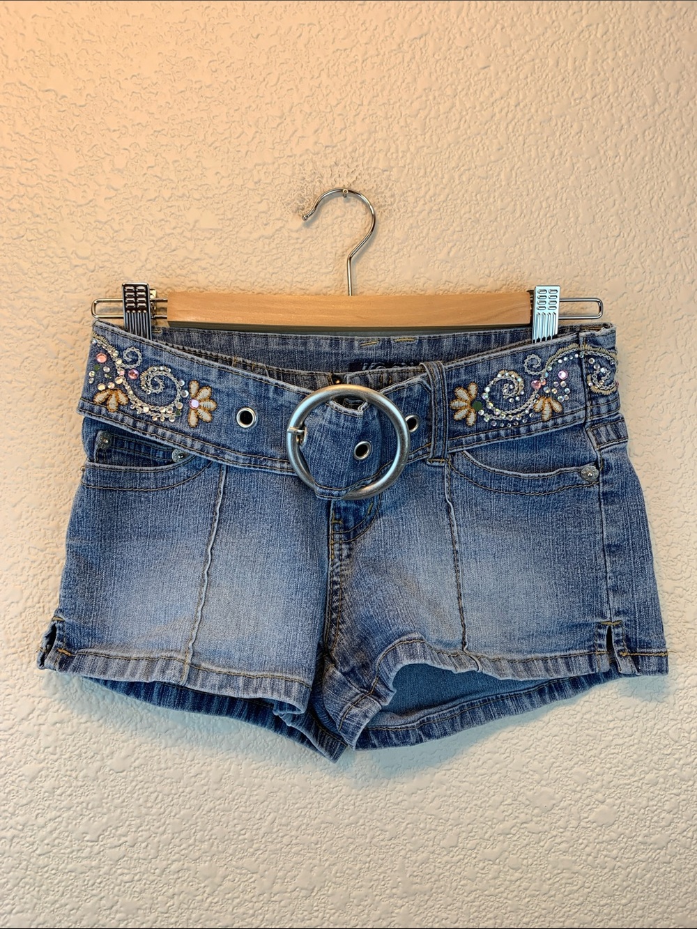 Angles y2k jean short sz 29 embroidery bedazzled lowrise whimsy